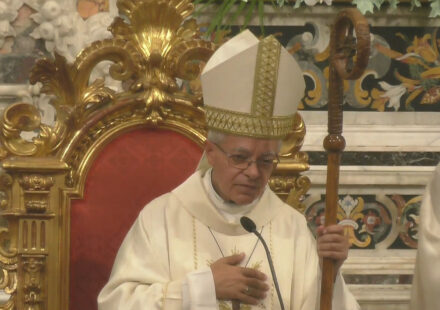 Piano di Sorrento celebra il Patrono San Michele con l’Arcivescovo Alfano: «Portiamo a Dio la nostra umanità» – VIDEO