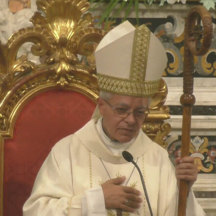 Piano di Sorrento celebra il Patrono San Michele con l’Arcivescovo Alfano: «Portiamo a Dio la nostra umanità» – VIDEO