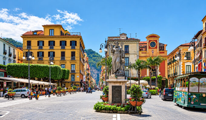 Intervista impossibile. Piazza Tasso, il cuore che ha cambiato posto: «Sono il frutto di una grande trasformazione»