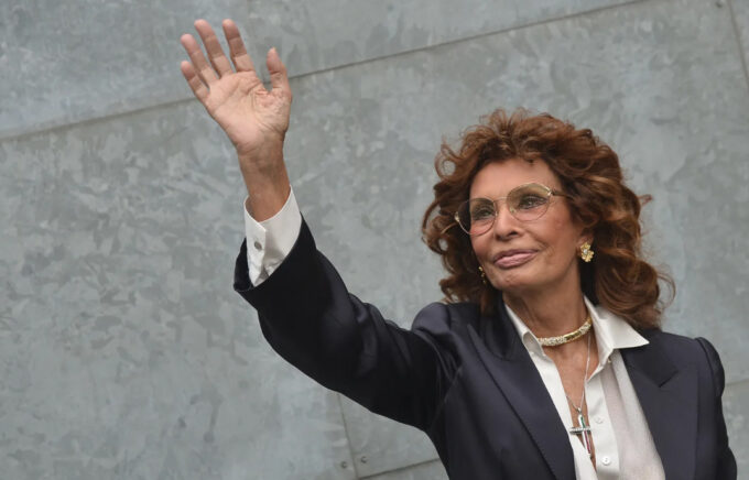 Gli auguri di Sorrento a Sophia Loren nel giorno del suo compleanno: un legame lungo più di settant’anni