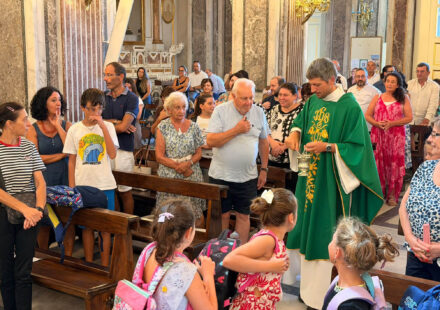 Sant’Agnello, benedizione per studenti ed insegnanti: in parrocchia la preghiera per il nuovo anno scolastico