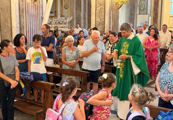 Sant’Agnello, benedizione per studenti ed insegnanti: in parrocchia la preghiera per il nuovo anno scolastico
