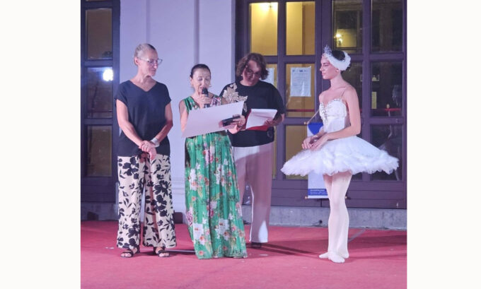 Piano di Sorrento, una serata da sogno: la quattordicesima edizione di “Emozioni a confronto” si chiude con il cuore pieno di emozione