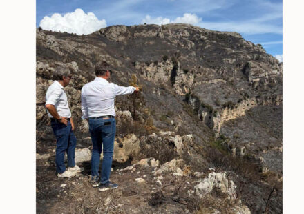 Incendio ad Arola, sopralluogo di Francesco Emilio Borrelli e Rosario Lotito: “La montagna non può essere lasciata sola”