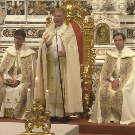 Piano di Sorrento, ottava serata della Novena di San Michele: «Dobbiamo perdere con Dio per poter vincere» – VIDEO