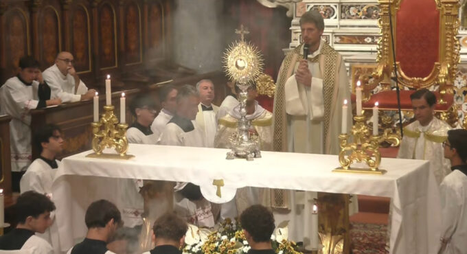 Piano di Sorrento, terza sera della novena di San Michele: don Antonino invita a riconoscere i pensieri che abitano il cuore – VIDEO