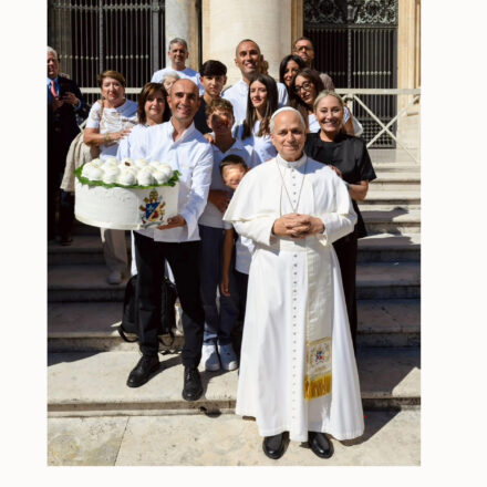 La delizia al limone della Pasticceria Pansa di Amalfi protagonista a Piazza San Pietro per il compleanno di Papa Leone XIV