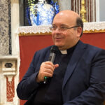 A Piano di Sorrento Ars Harmonia Mundi inaugura “La Bottega delle Parole” e presenta il libro “Qui ed Ora – Dialoghi dell’Anima” di Letizia Caiazzo
